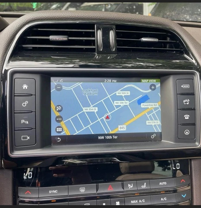 2018 Jaguar F-Pace - Image 9 of 15