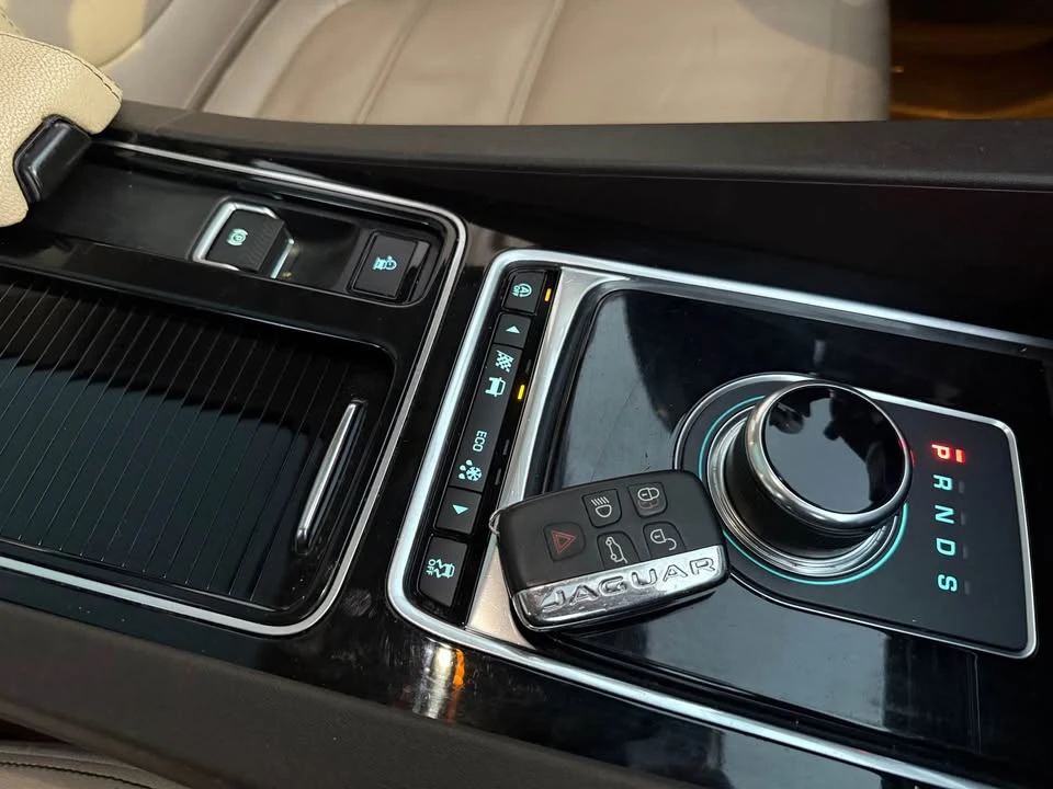 2018 Jaguar F-Pace - Image 18 of 20