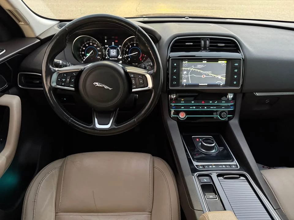 2018 Jaguar F-Pace - Image 16 of 20