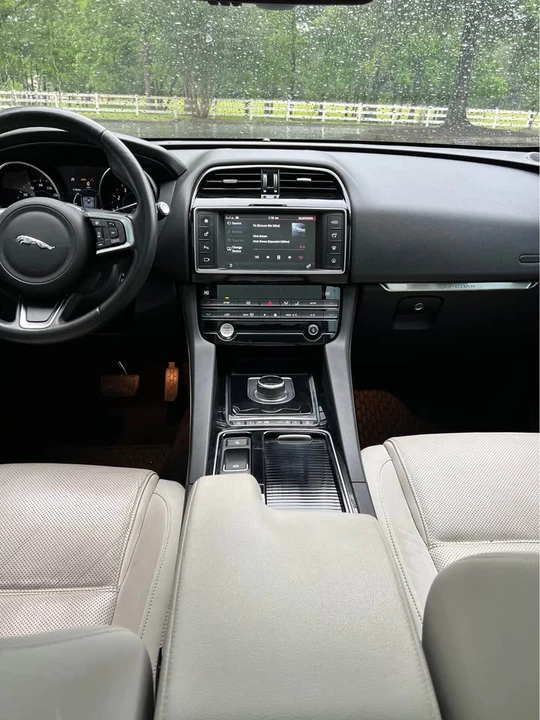 2018 Jaguar F-Pace - Image 16 of 17