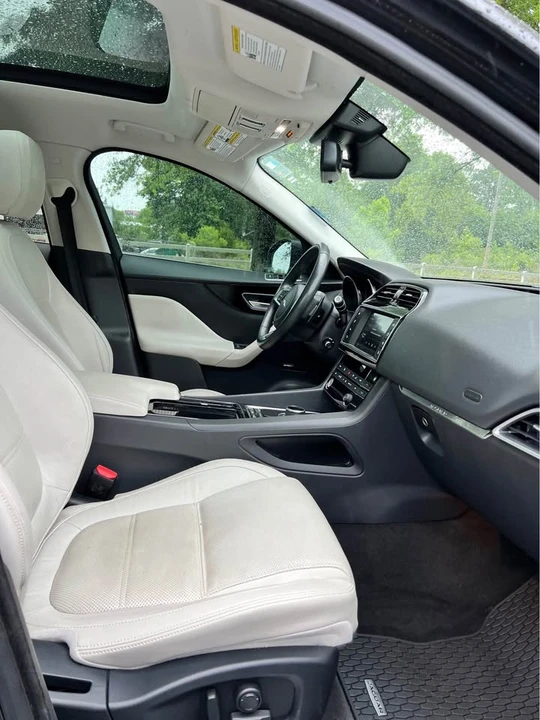 2018 Jaguar F-Pace - Image 9 of 17