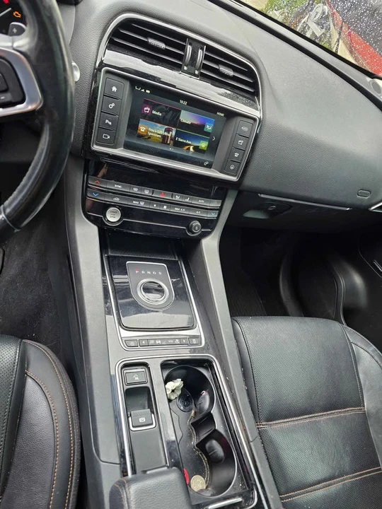 2018 Jaguar F-Pace - Image 8 of 10