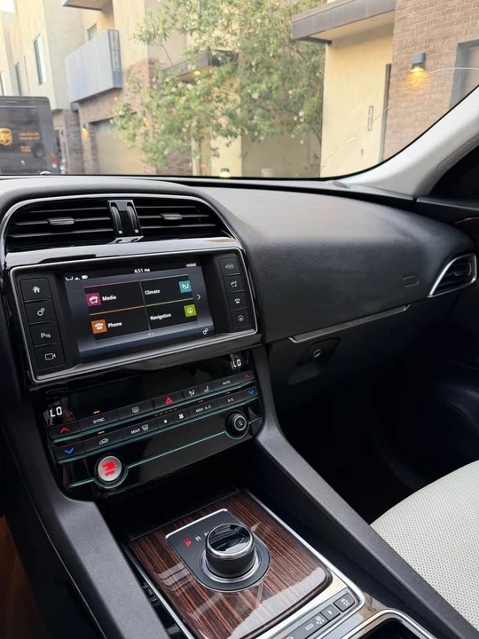2018 Jaguar F-Pace - Image 9 of 10