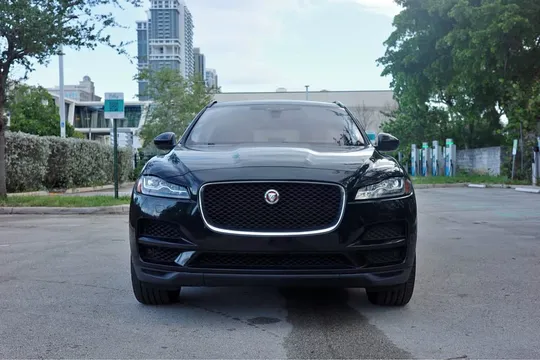 2018 Jaguar F-PACE 25t Prestige Sport Utility 4D