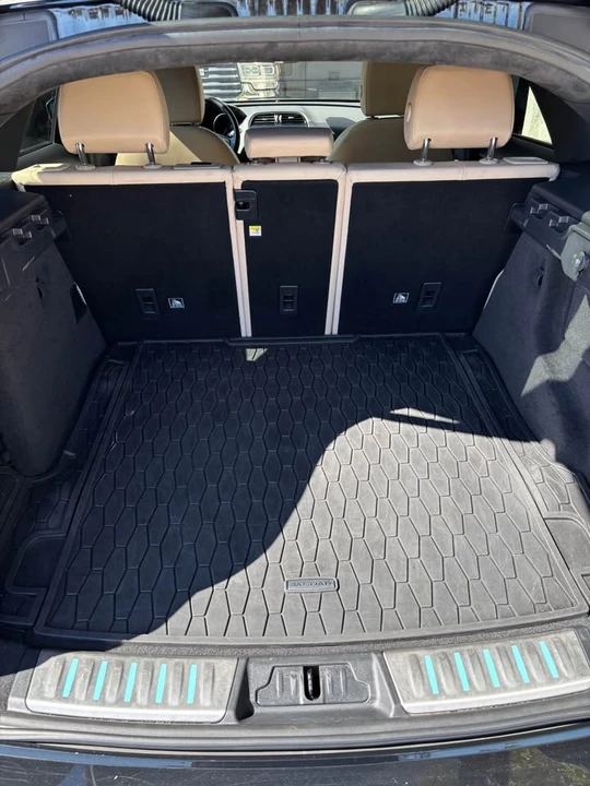 2018 Jaguar F-Pace - Image 11 of 15
