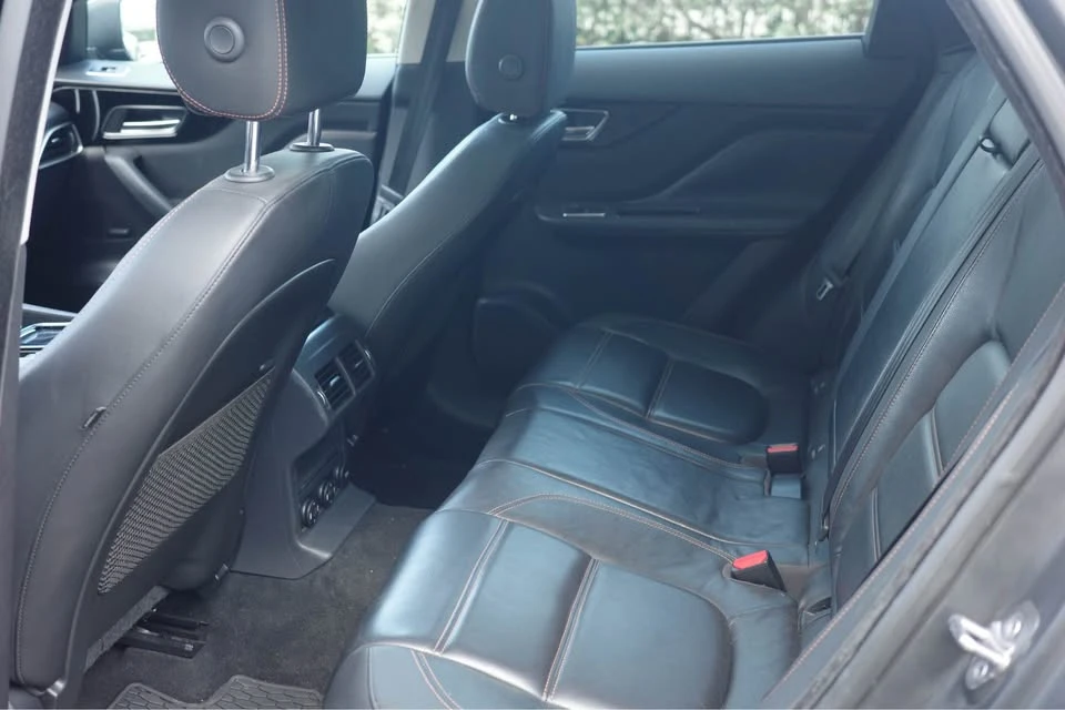 2018 Jaguar F-Pace - Image 10 of 15