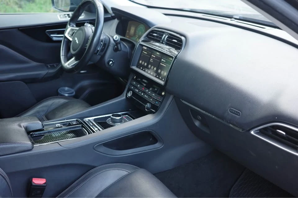 2018 Jaguar F-Pace - Image 13 of 15