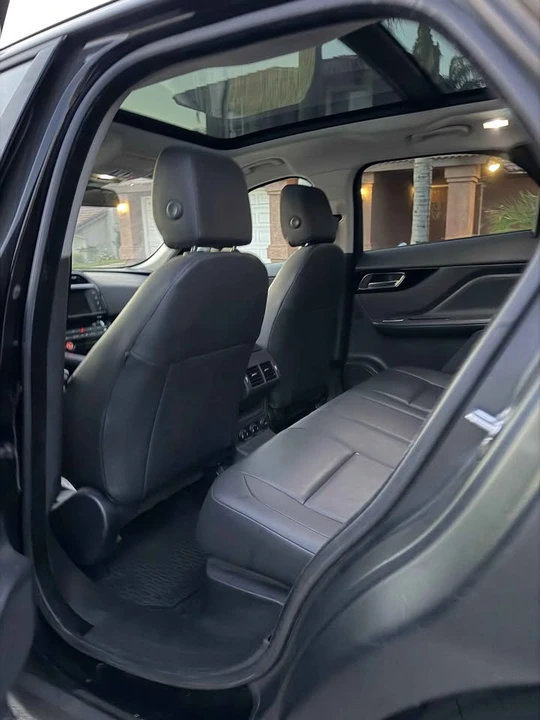 2018 Jaguar F-Pace - Image 8 of 11