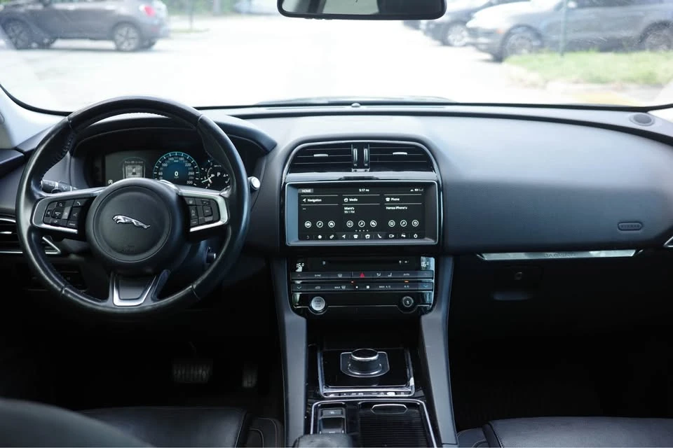 2018 Jaguar F-Pace - Image 14 of 15