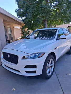 2018 Jaguar F-PACE 25t Prestige Sport Utility 4D