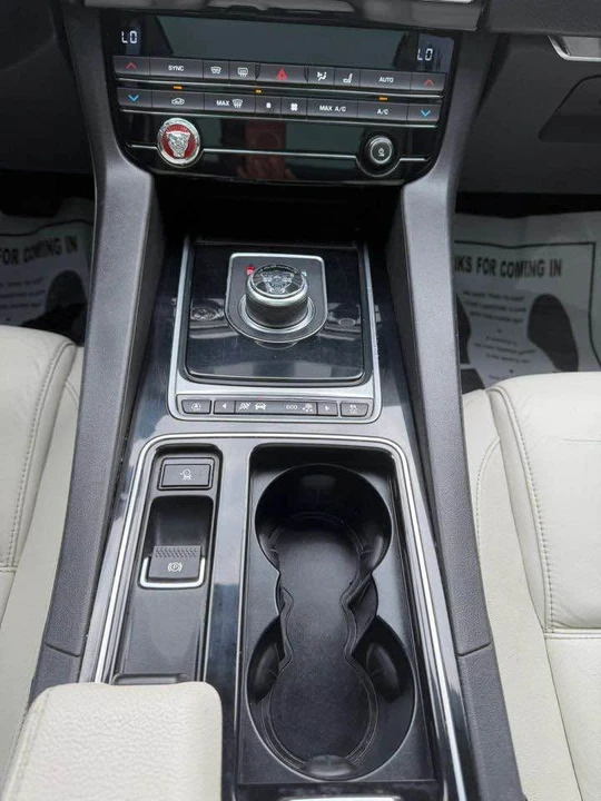 2018 Jaguar F-Pace - Image 12 of 15