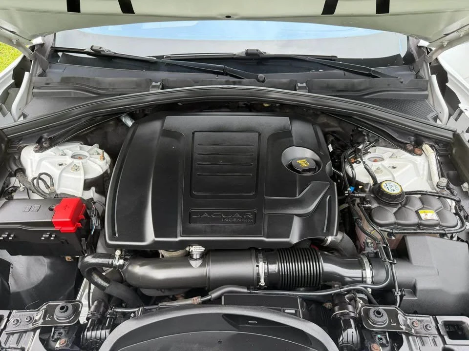 2018 Jaguar F-Pace - Image 14 of 15