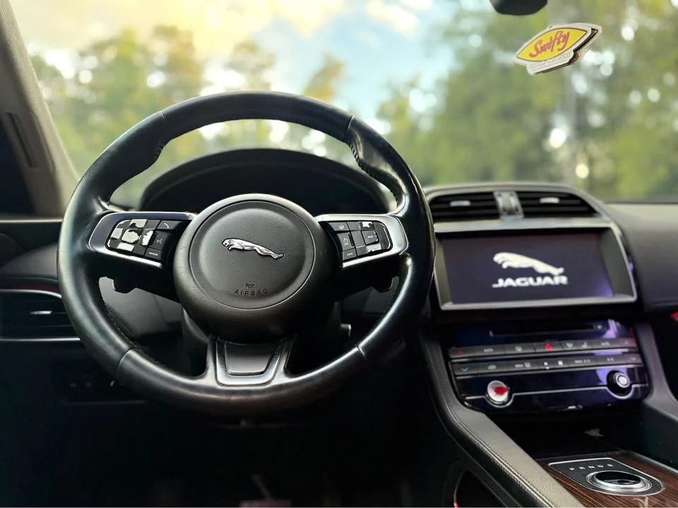 2018 Jaguar F-Pace - Image 11 of 12