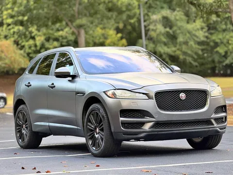 2018 Jaguar F-PACE 25t Prestige Sport Utility 4D
