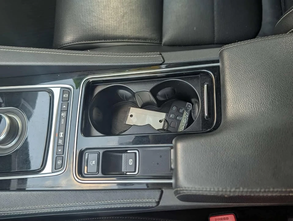 2018 Jaguar F-Pace - Image 15 of 20