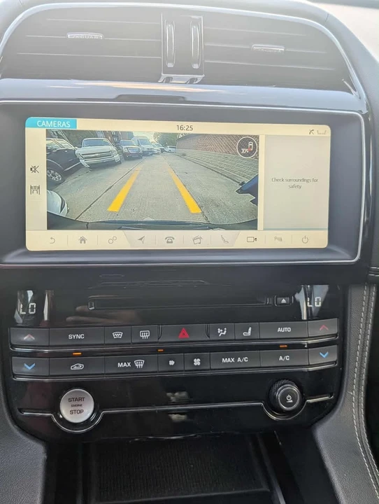 2018 Jaguar F-Pace - Image 10 of 20