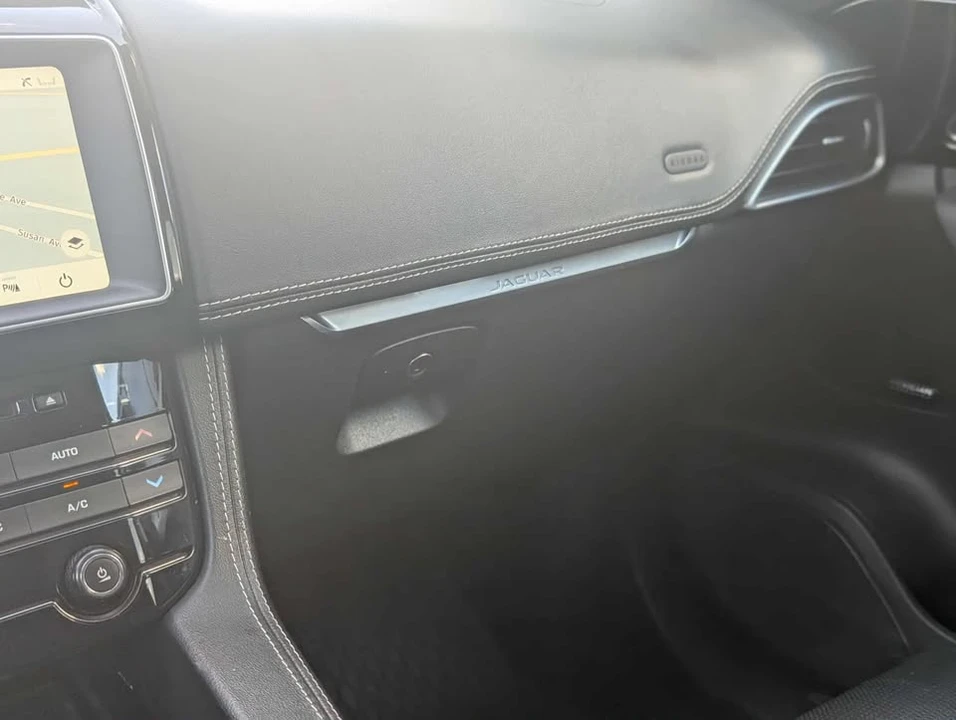 2018 Jaguar F-Pace - Image 11 of 20