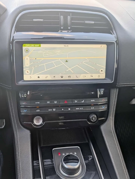 2018 Jaguar F-Pace - Image 8 of 20
