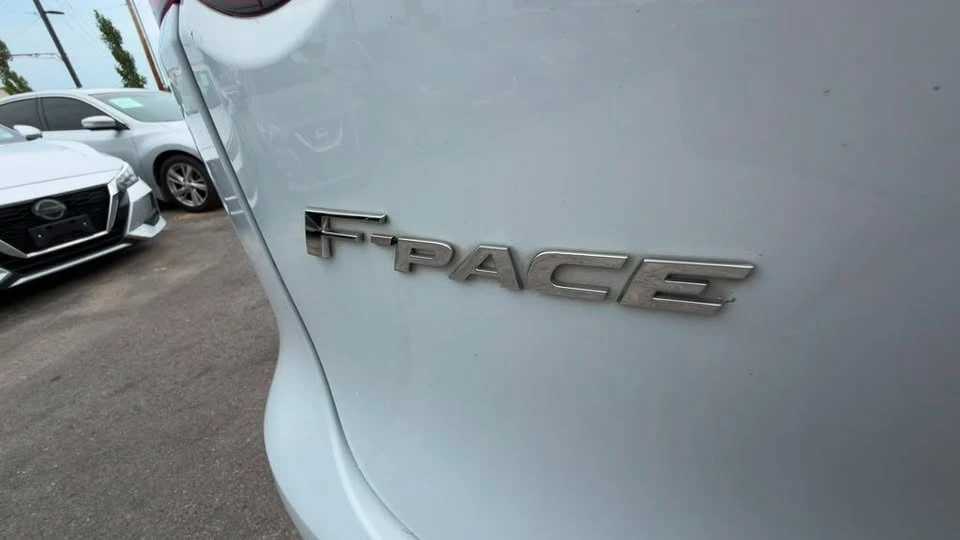 2018 Jaguar F-Pace - Image 9 of 20