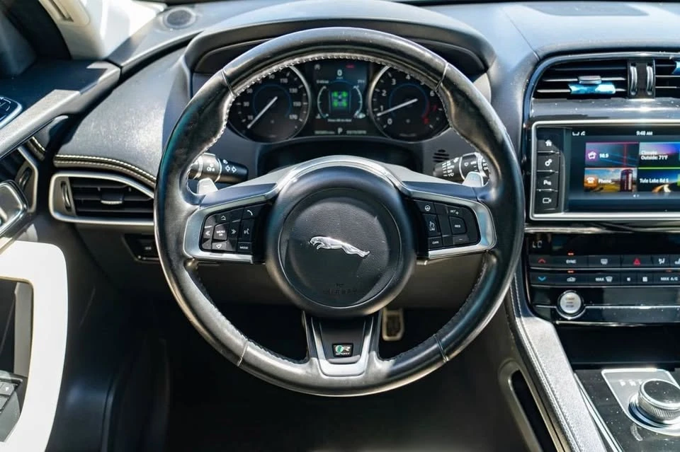 2018 Jaguar F-Pace - Image 17 of 20
