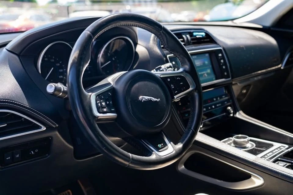 2018 Jaguar F-Pace - Image 14 of 20