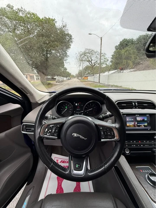 2018 Jaguar F-Pace - Image 6 of 15
