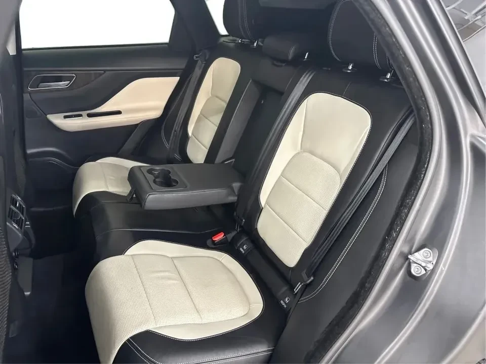 2018 Jaguar F-Pace - Image 7 of 15