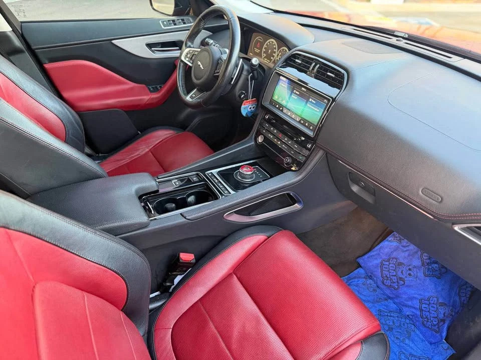 2018 Jaguar F-Pace - Image 14 of 20
