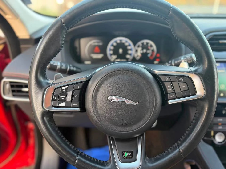 2018 Jaguar F-Pace - Image 15 of 20