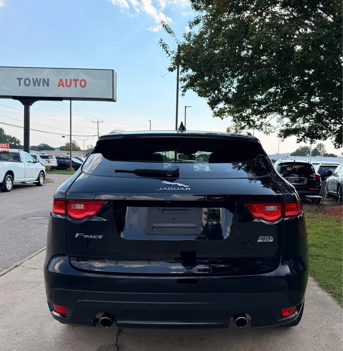 2018 Jaguar F-Pace - Image 18 of 20