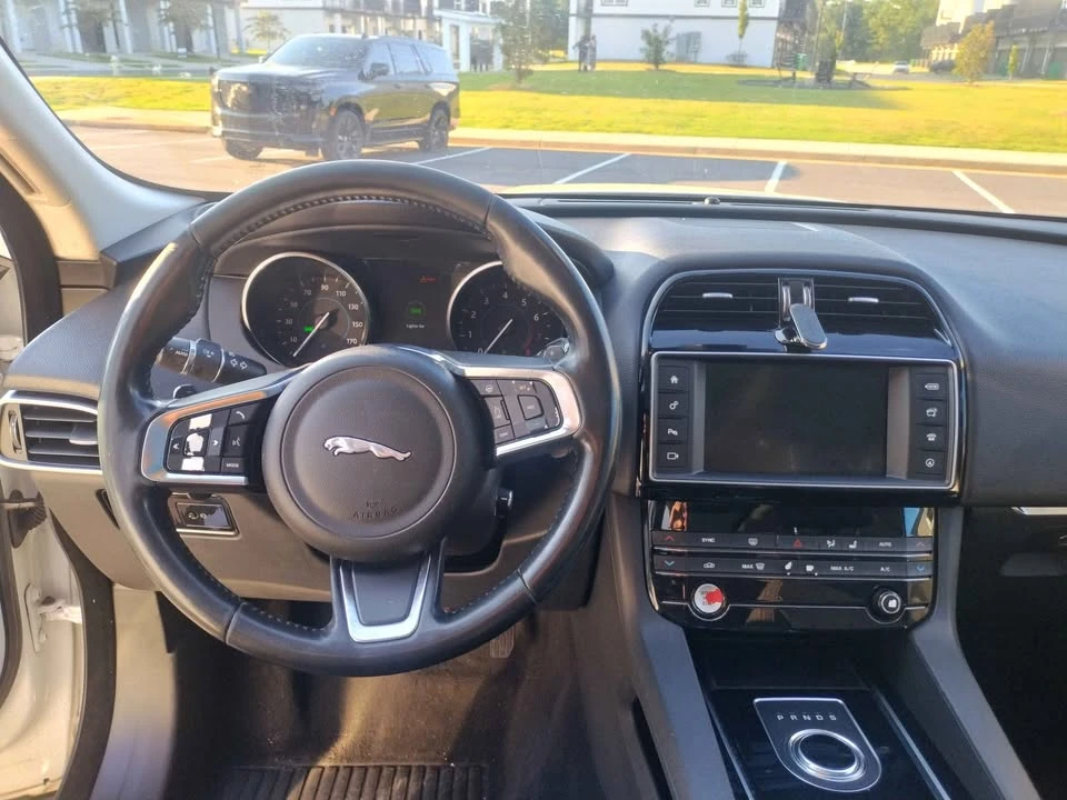 2018 Jaguar F-Pace - Image 10 of 17