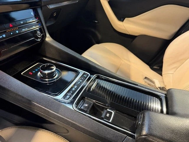 2018 Jaguar F-Pace - Image 16 of 19