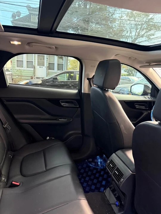 2018 Jaguar F-Pace - Image 11 of 13
