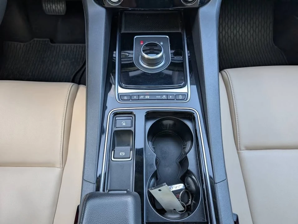 2018 Jaguar F-Pace - Image 17 of 20