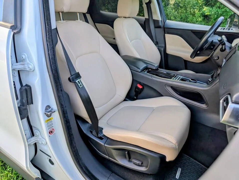 2018 Jaguar F-Pace - Image 19 of 20