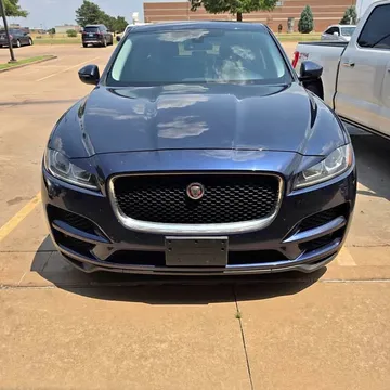 2018 Jaguar F-PACE 30t Premium Sport Utility 4D
