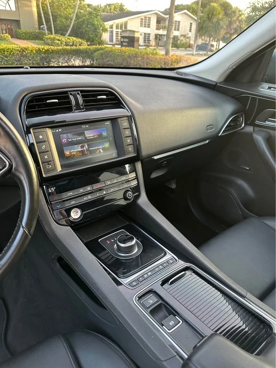 2018 Jaguar F-Pace - Image 13 of 19