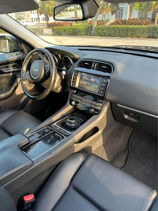 2018 Jaguar F-Pace - Image 19 of 20