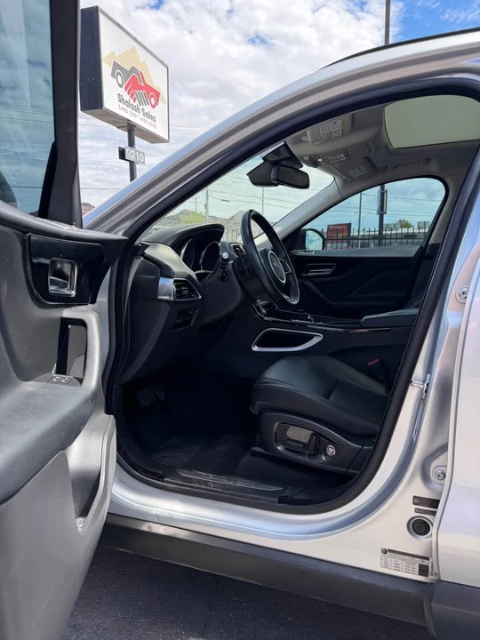 2018 Jaguar F-Pace - Image 5 of 12