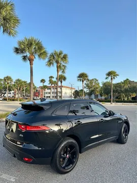 2018 Jaguar F-PACE 30t Premium Sport Utility 4D