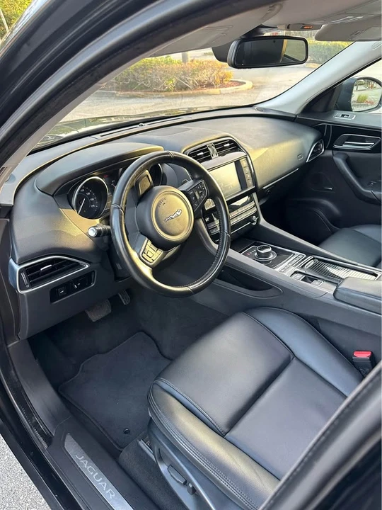 2018 Jaguar F-Pace - Image 17 of 20