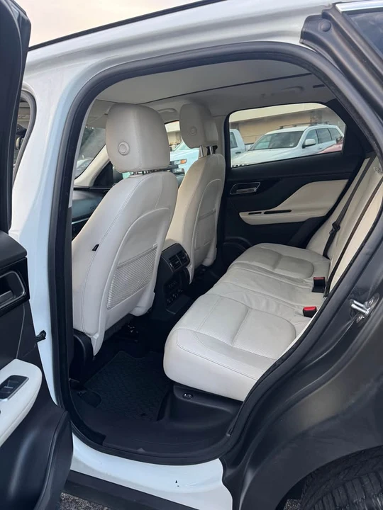 2018 Jaguar F-Pace - Image 10 of 15