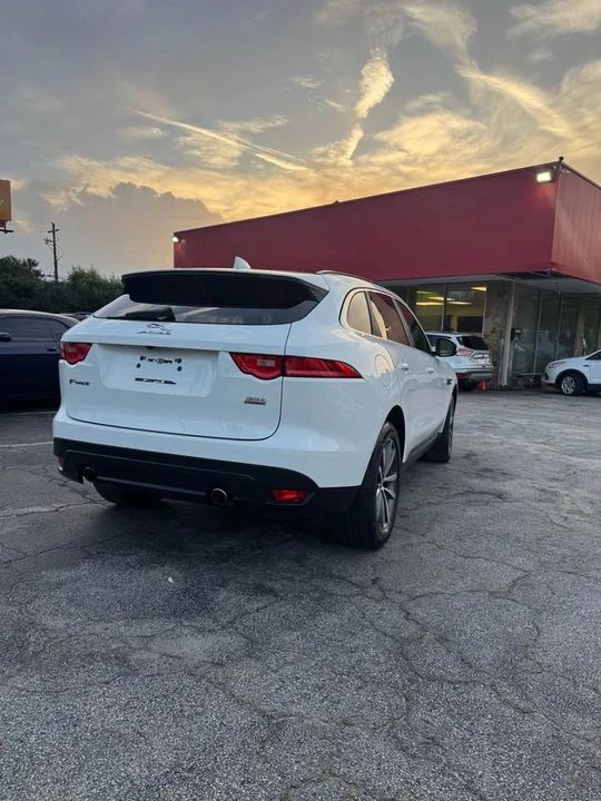2018 Jaguar F-Pace - Image 5 of 15