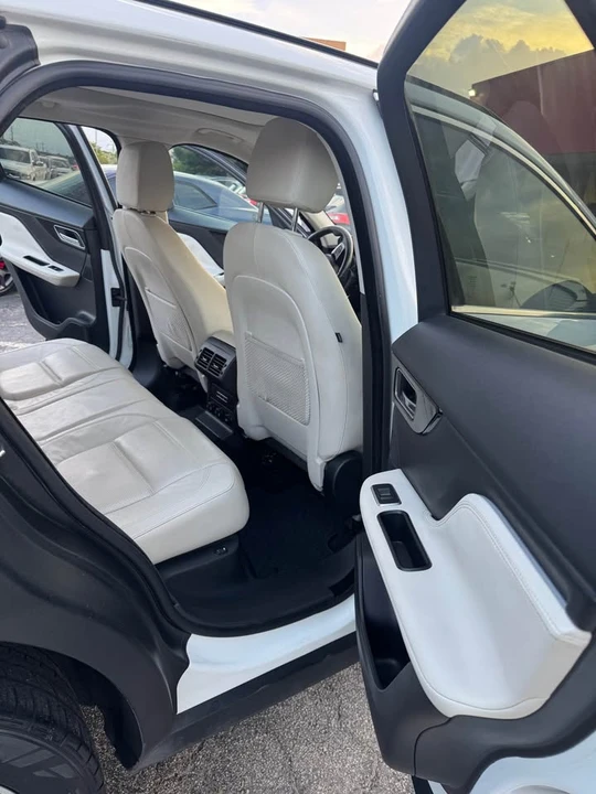 2018 Jaguar F-Pace - Image 11 of 15