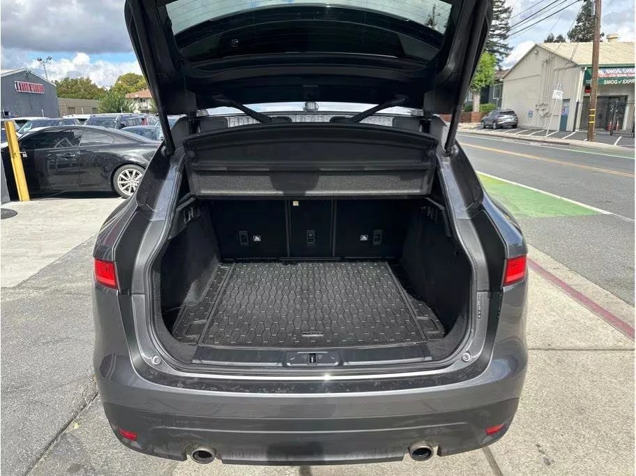2018 Jaguar F-Pace - Image 5 of 12