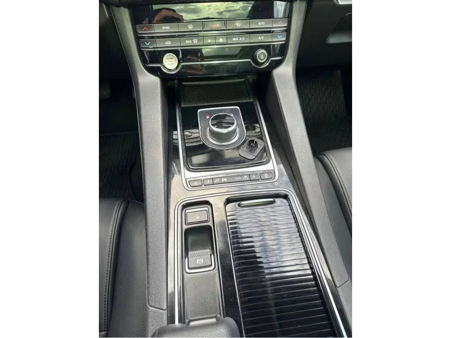 2018 Jaguar F-Pace - Image 6 of 12