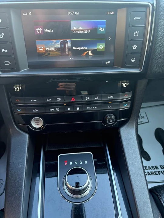 2018 Jaguar F-Pace - Image 17 of 20