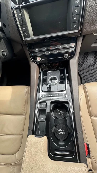 2018 Jaguar F-Pace - Image 13 of 19