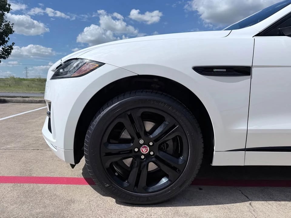 2018 Jaguar F-Pace - Image 2 of 9
