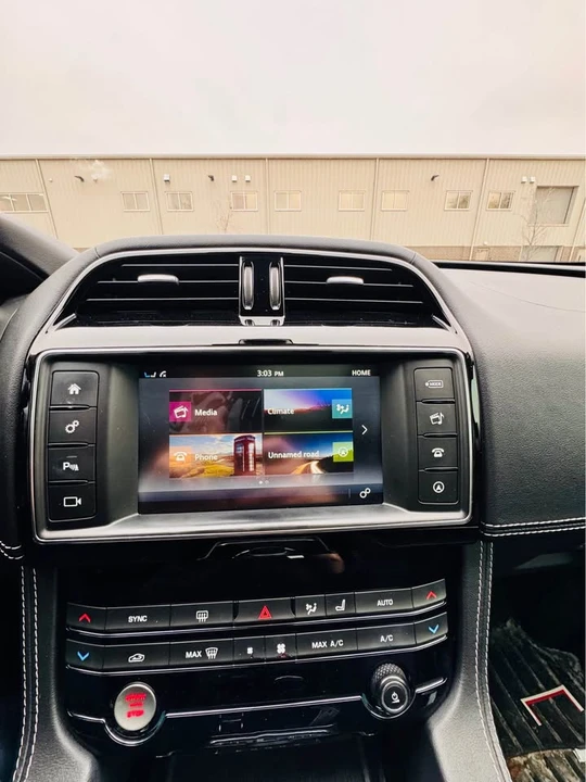 2018 Jaguar F-Pace - Image 17 of 21